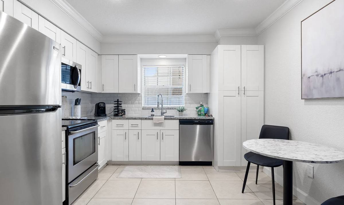 Apartment for rent at 3215 W Swann Ave, Tampa, FL 33606