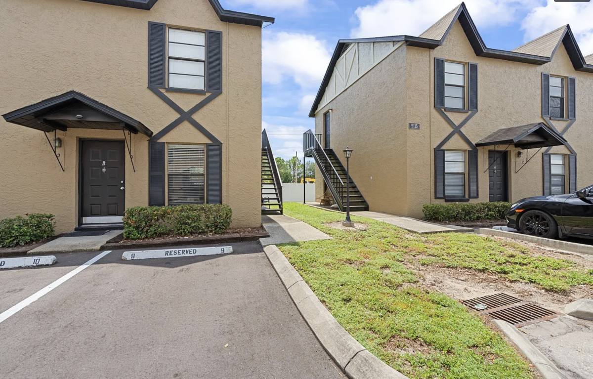 Apartment for rent at 3215 W Swann Ave, Tampa, FL 33611