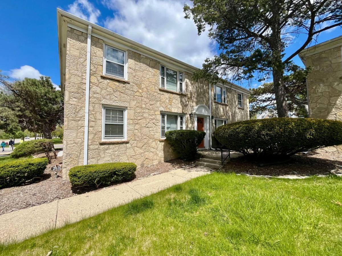 Apartment for rent at 4290 N Wilson Dr, Milwaukee, WI 53211