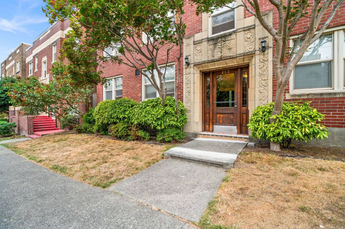 Apartment for rent at 633 4th Ave W, Seattle, WA 98119