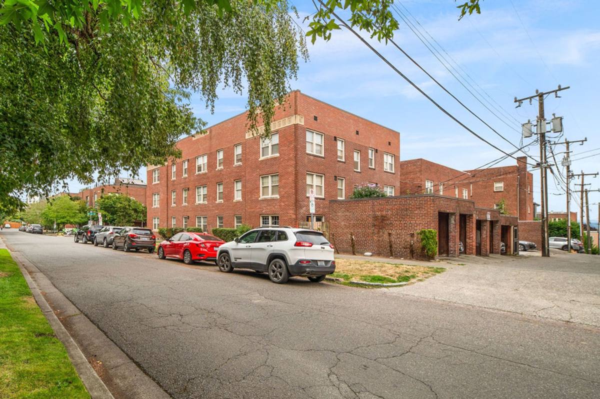 Apartment for rent at 633 4th Ave W, Seattle, WA 98119