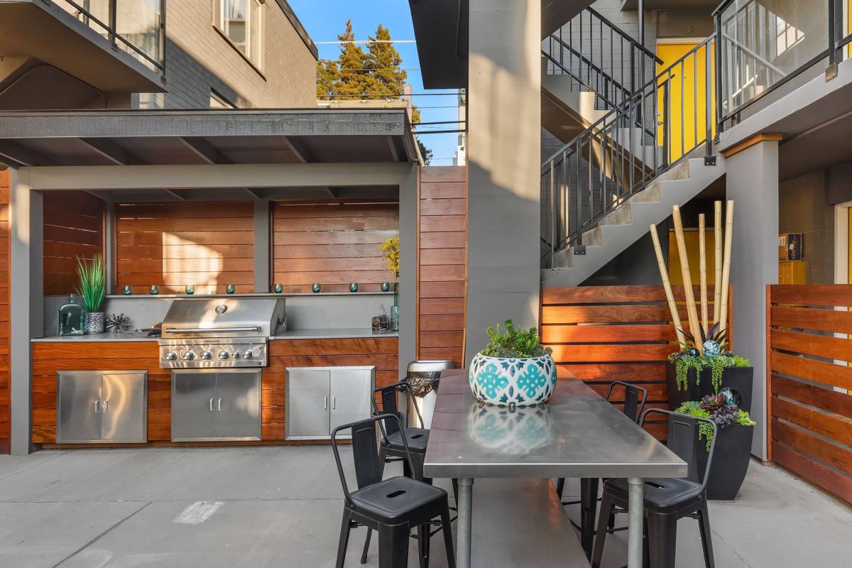 Apartment for rent at 2712 Franklin Ave E, Seattle, WA 98102