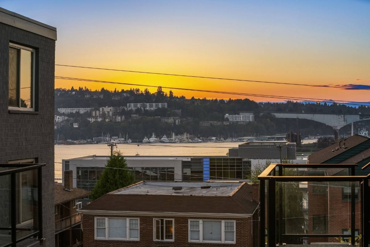 Apartment for rent at 2712 Franklin Ave E, Seattle, WA 98102