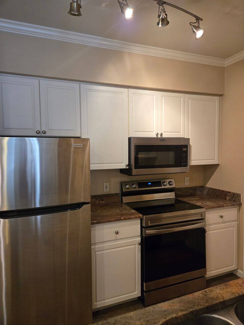 Condo for rent at 1701 E Colter St, Phoenix, AZ 85016