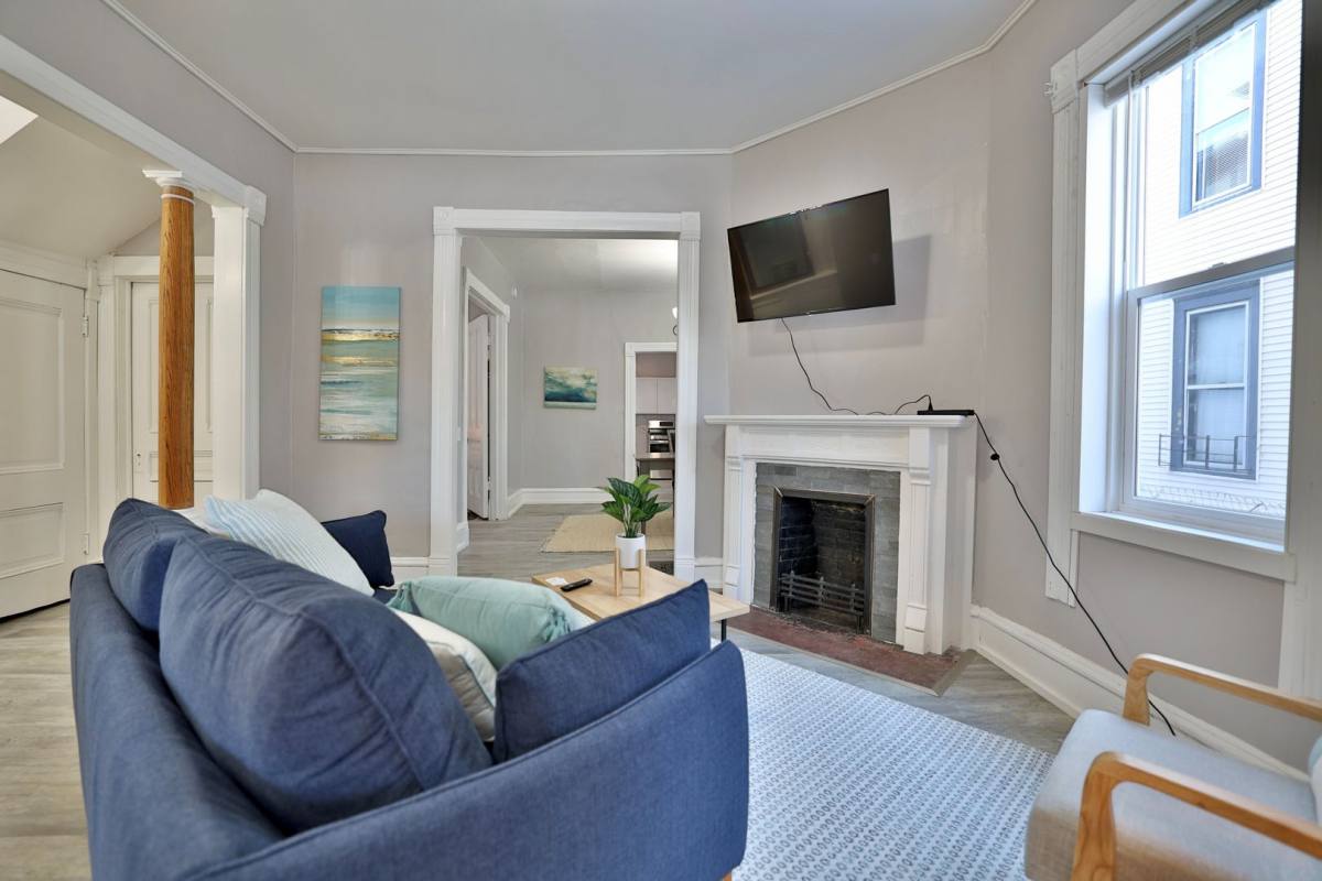 Apartment for rent at 2813-15 Garfield Ave So, Minneapolis, MN 55408