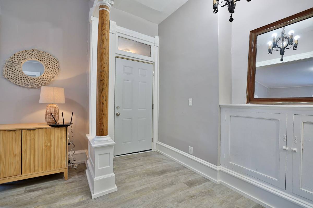 Apartment for rent at 2813-15 Garfield Ave So, Minneapolis, MN 55408