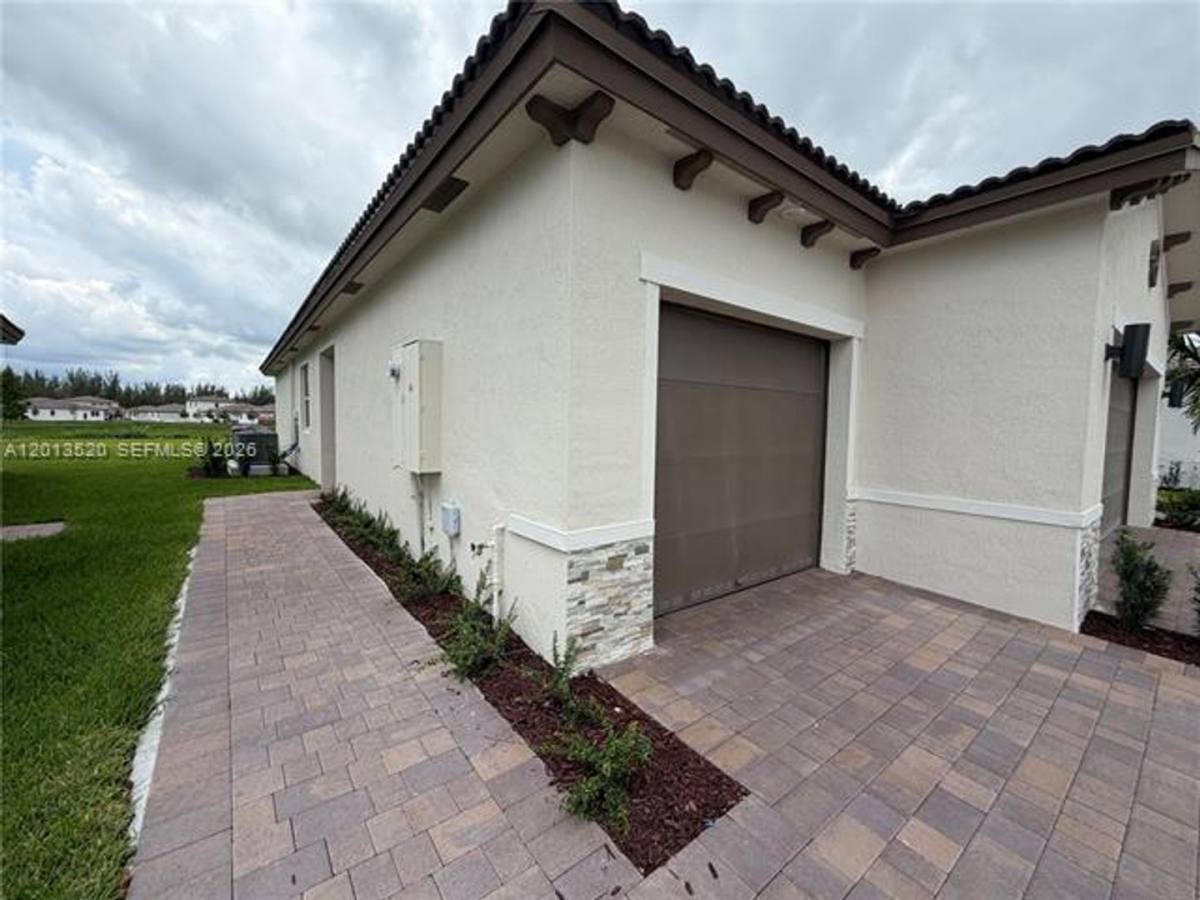 House for rent at 2384 SE 29th Dr, Homestead, FL 33035