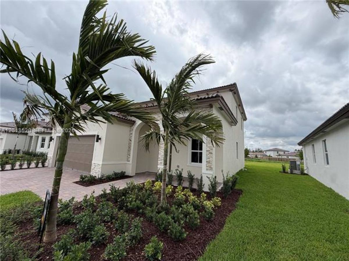 House for rent at 2384 SE 29th Dr, Homestead, FL 33035