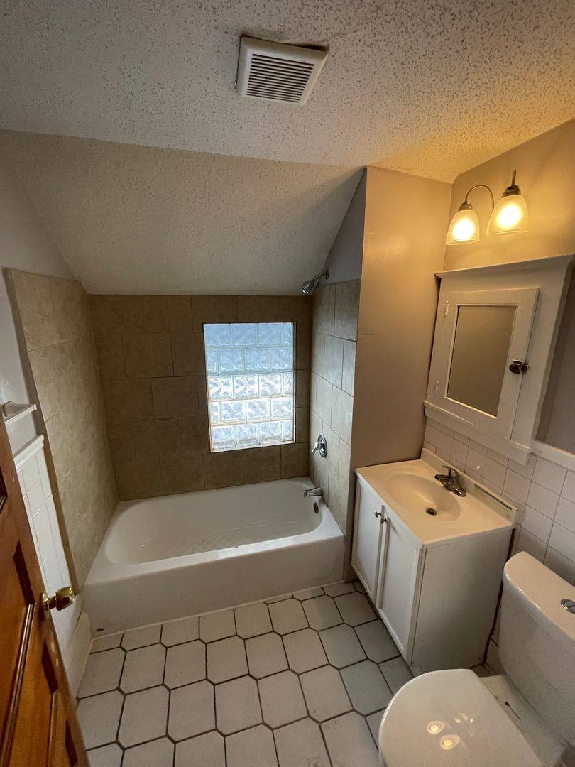 Apartment for rent at 3718 Oakland Ave S, Minneapolis, MN 55407