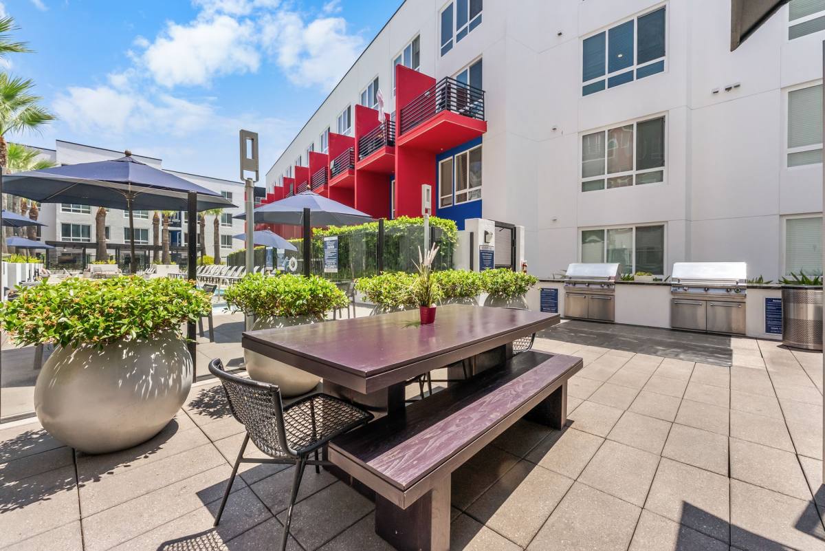 Apartment for rent at 138 N Beaudry Ave, Los Angeles, CA 90012
