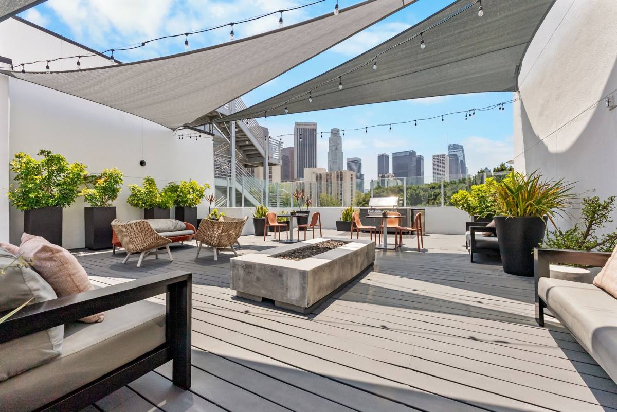 Apartment for rent at 138 N Beaudry Ave, Los Angeles, CA 90012