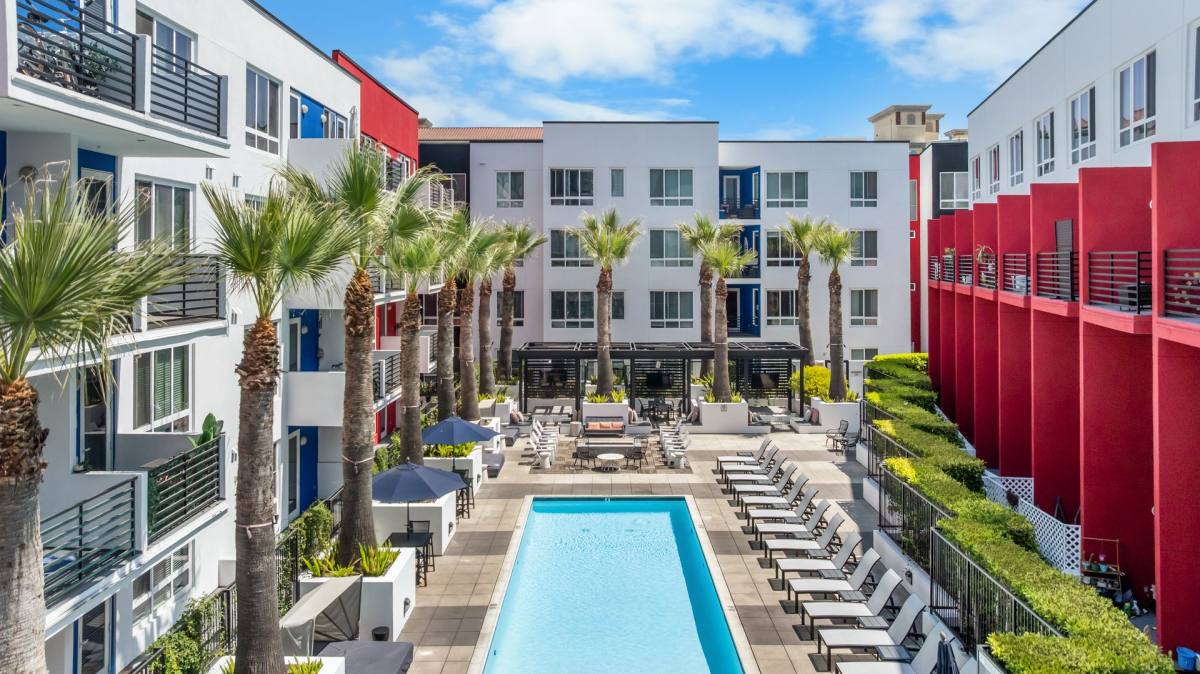 Apartment for rent at 138 N Beaudry Ave, Los Angeles, CA 90012