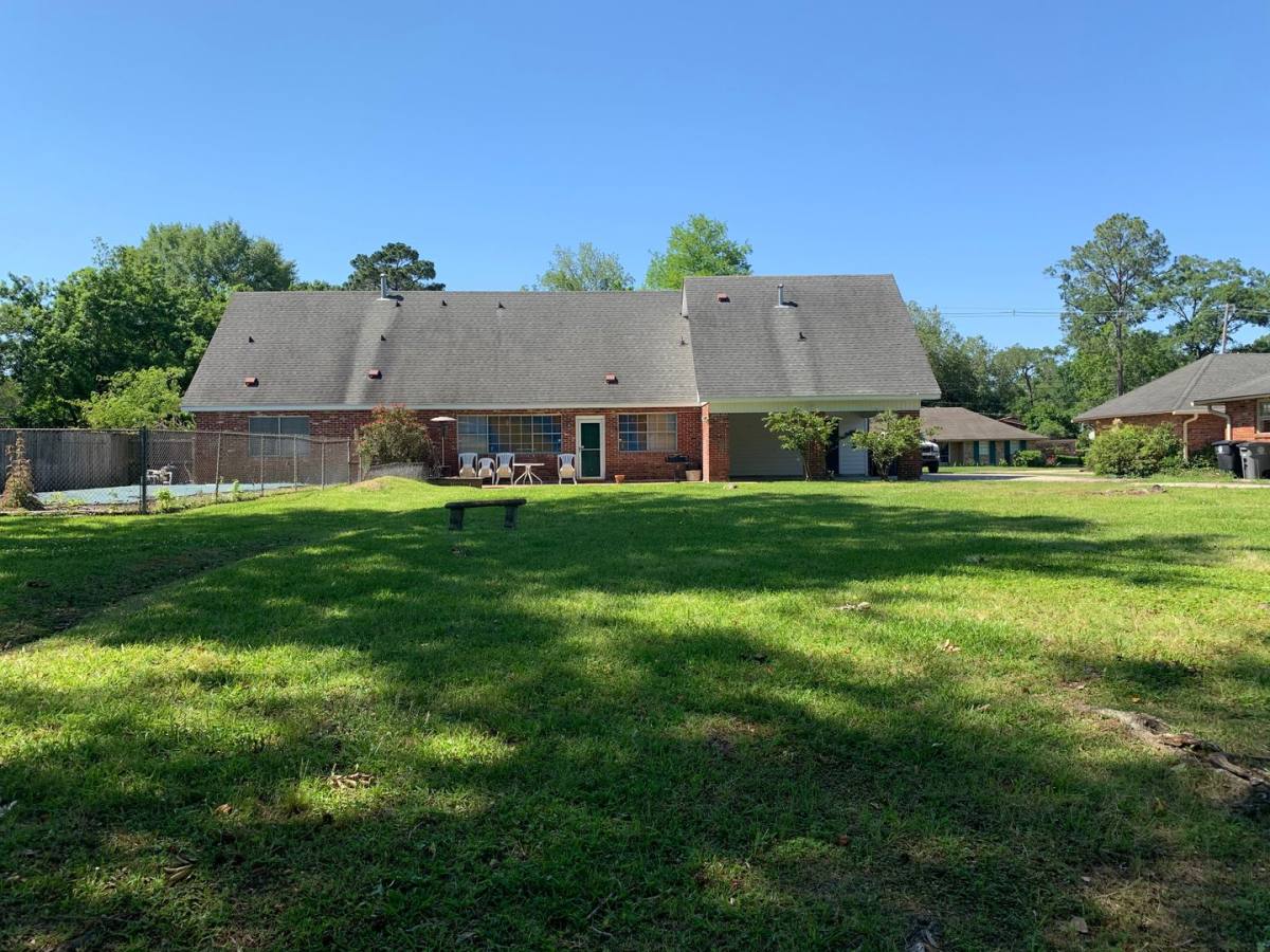 Apartment for rent at 866 W Lakeview Dr, Baton Rouge, LA 70810