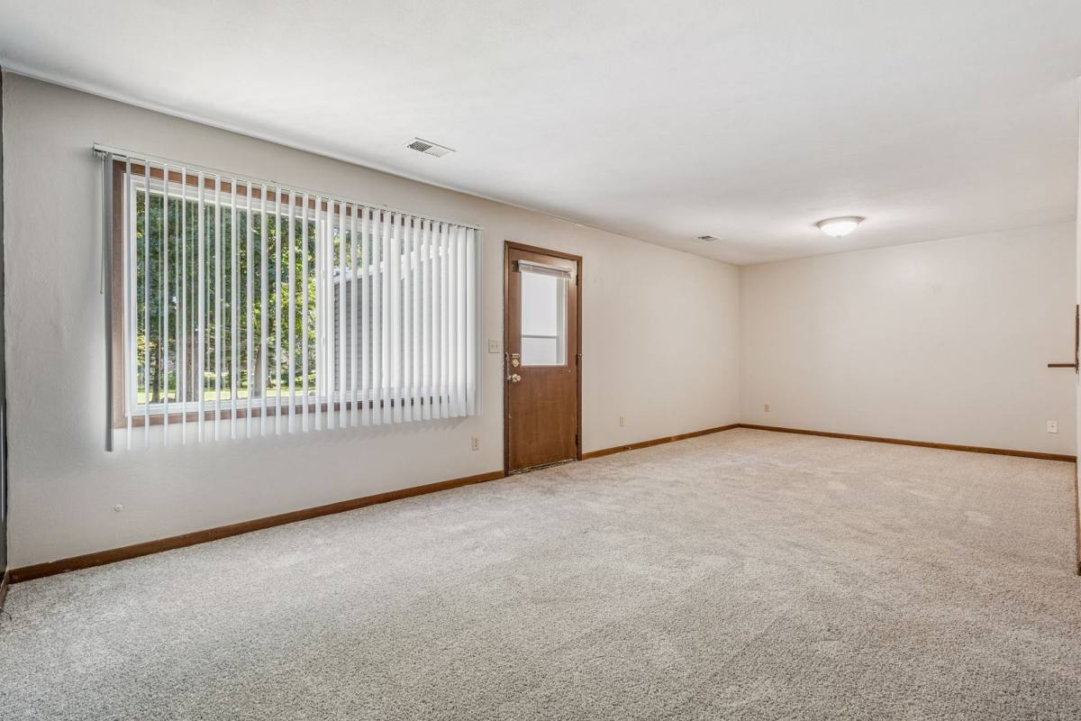 Condo for rent at 1867-1931 Pinehurst Court, Waterloo, IA 50701