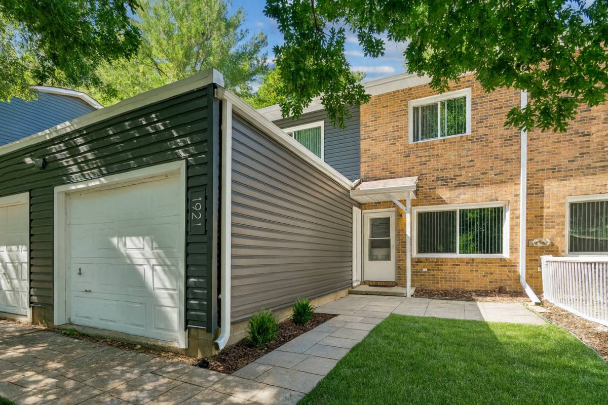 Condo for rent at 1867-1931 Pinehurst Court, Waterloo, IA 50701