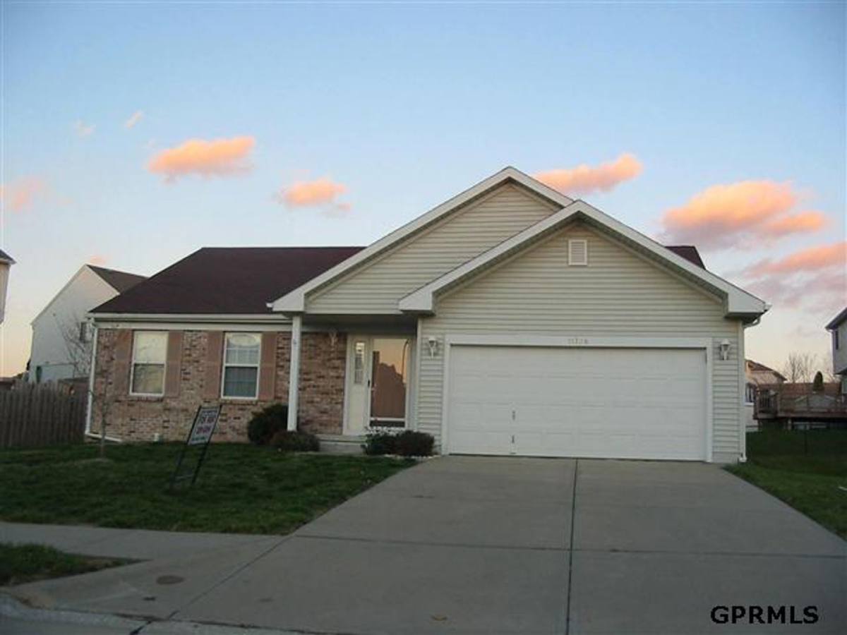 House for rent at 11709 S 27 St, Bellevue, NE 68123