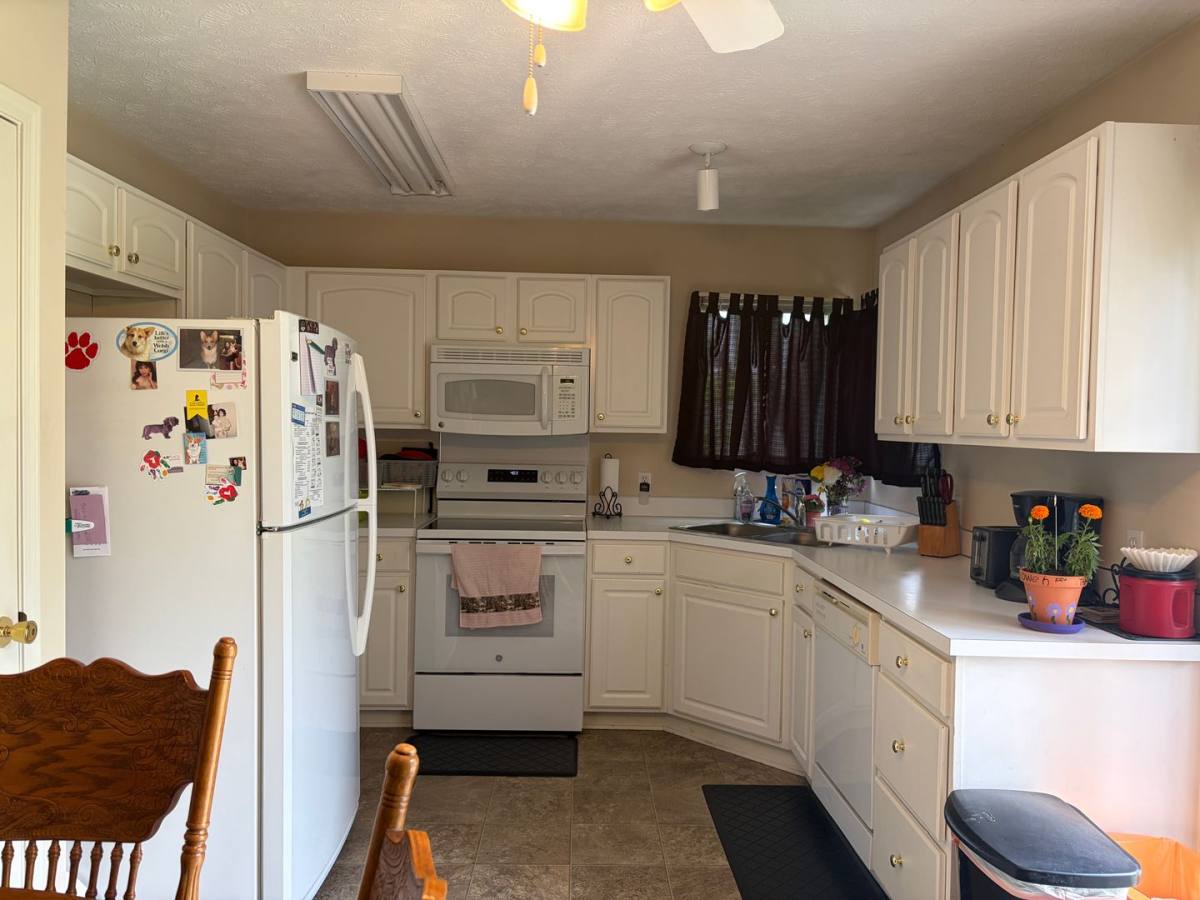 House for rent at 11709 S 27 St, Bellevue, NE 68123