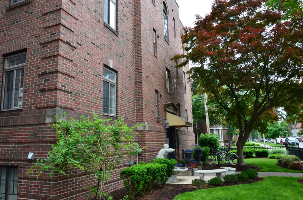 Apartment for rent at 733 W Wayne St, Fort Wayne, IN 46802