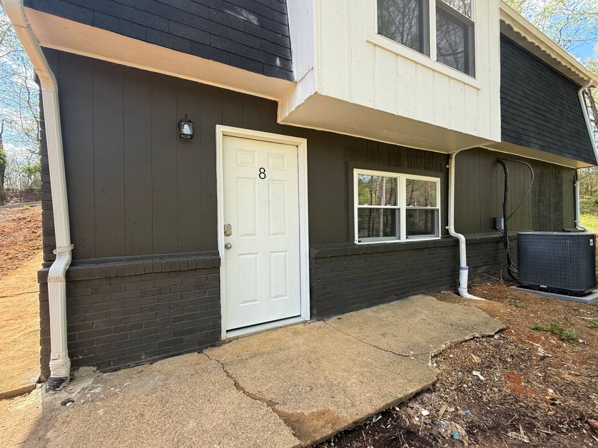 Apartment for rent at 1343-1347 Jackson Hollow Rd, Kingsport, TN 37663
