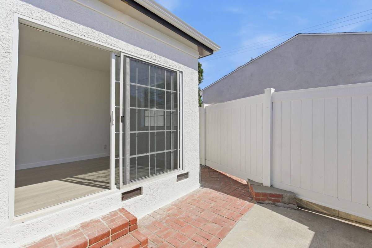 House for rent at 17418 Califa St, Encino, CA 91316