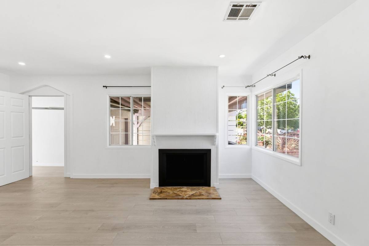 House for rent at 17418 Califa St, Encino, CA 91316
