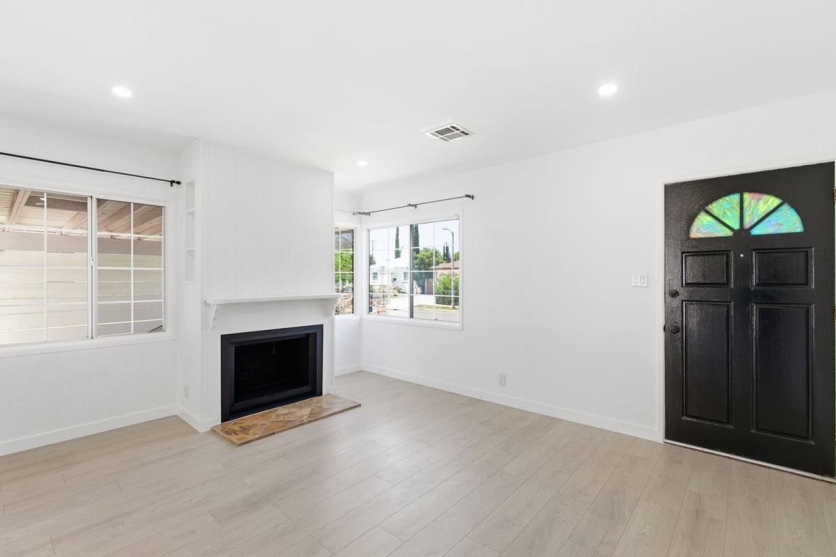 House for rent at 17418 Califa St, Encino, CA 91316
