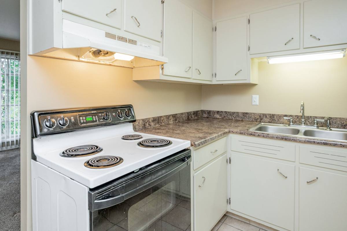 Apartment for rent at 1300 Altamont Way S, Birmingham, AL 35205