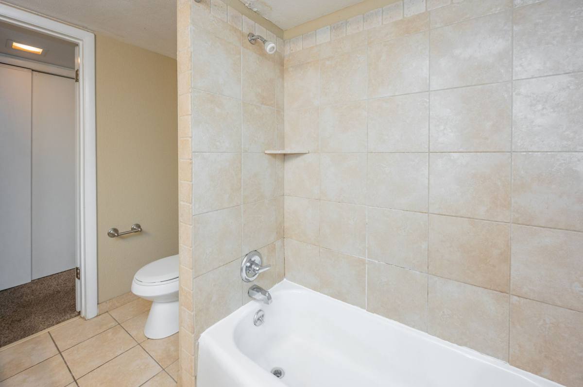 Apartment for rent at 1300 Altamont Way S, Birmingham, AL 35205
