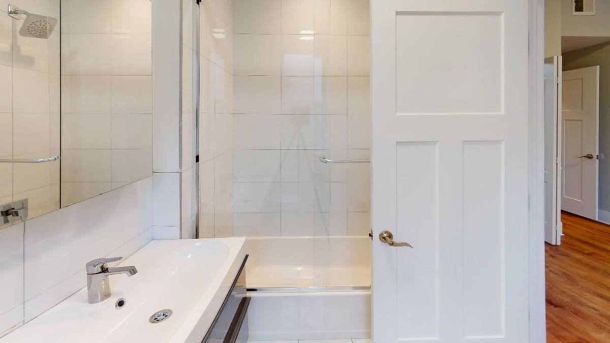 Apartment for rent at 1027 E Hyde Park, Chicago, IL 60615