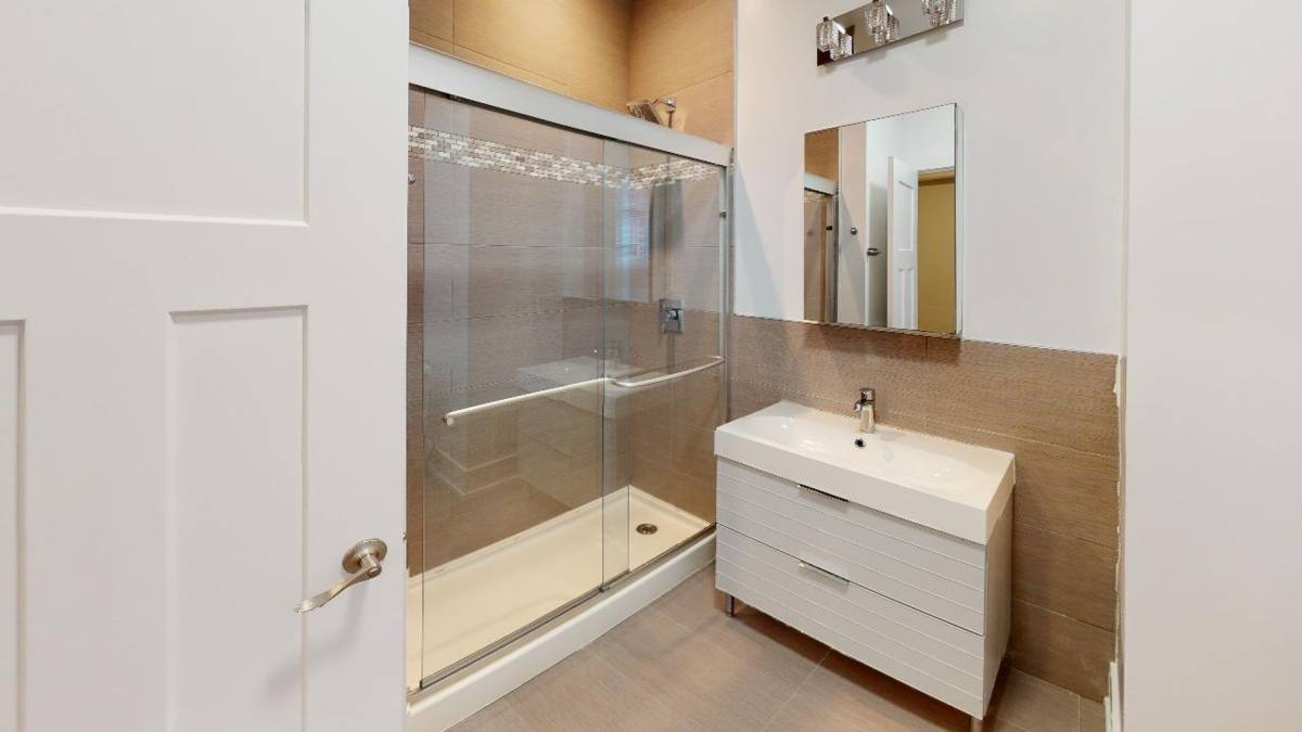 Apartment for rent at 1027 E Hyde Park, Chicago, IL 60615