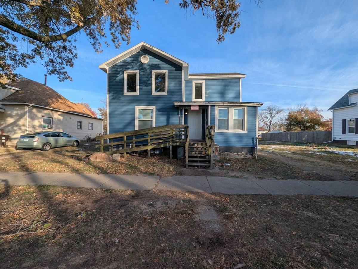House for rent at 304 E Hill St, Champaign, IL 61820