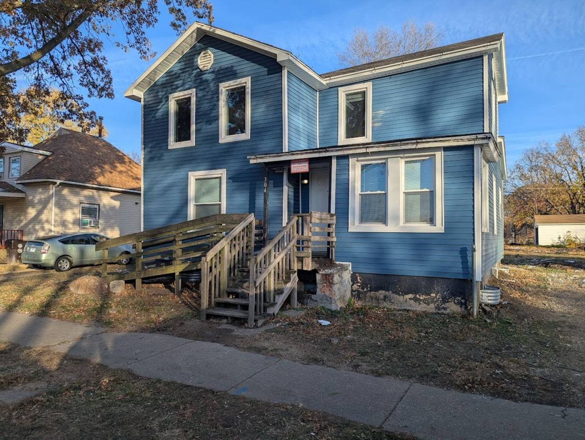 House for rent at 304 E Hill St, Champaign, IL 61820
