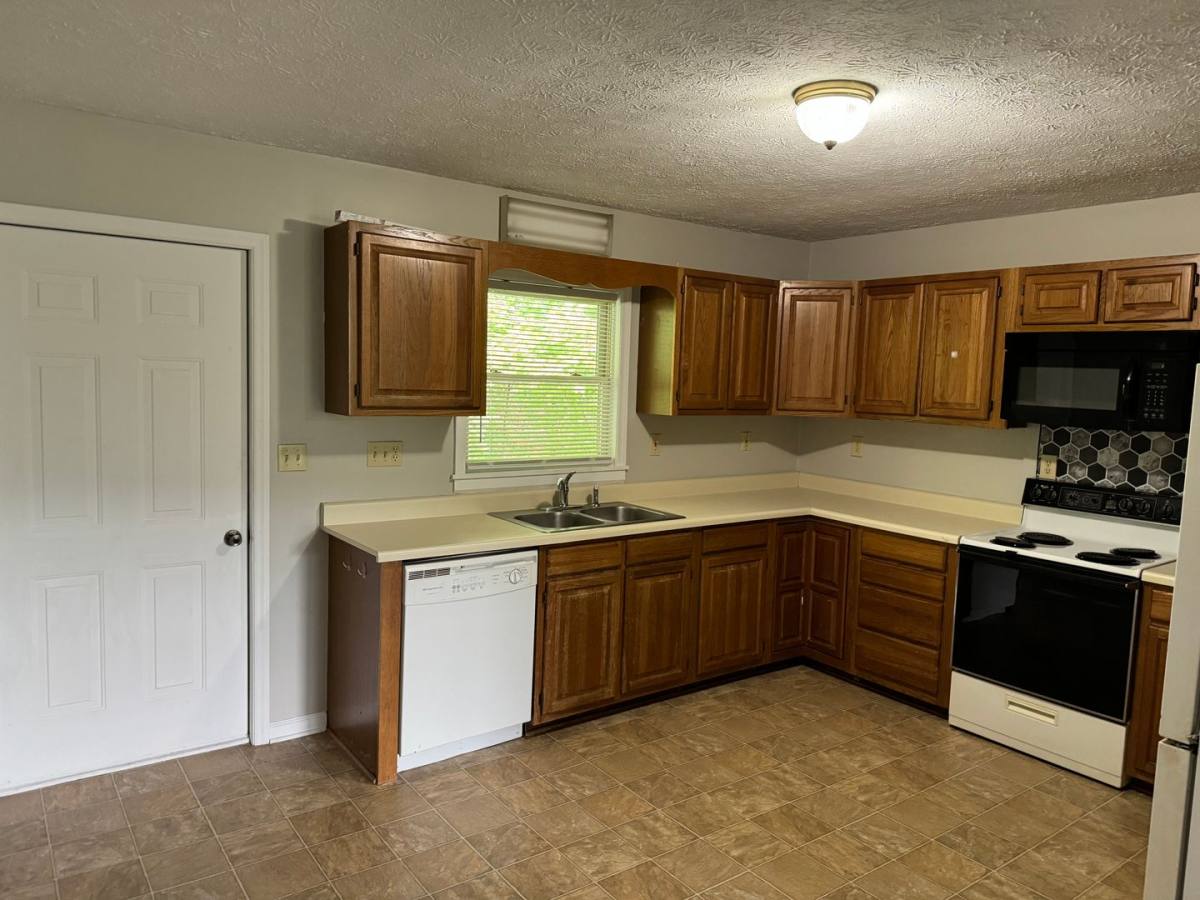 Apartment for rent at 7863 Highway, West Jefferson, NC 28694