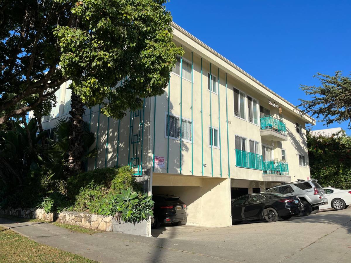Apartment for rent at 825 Washington Ave, Santa Monica, CA 90403