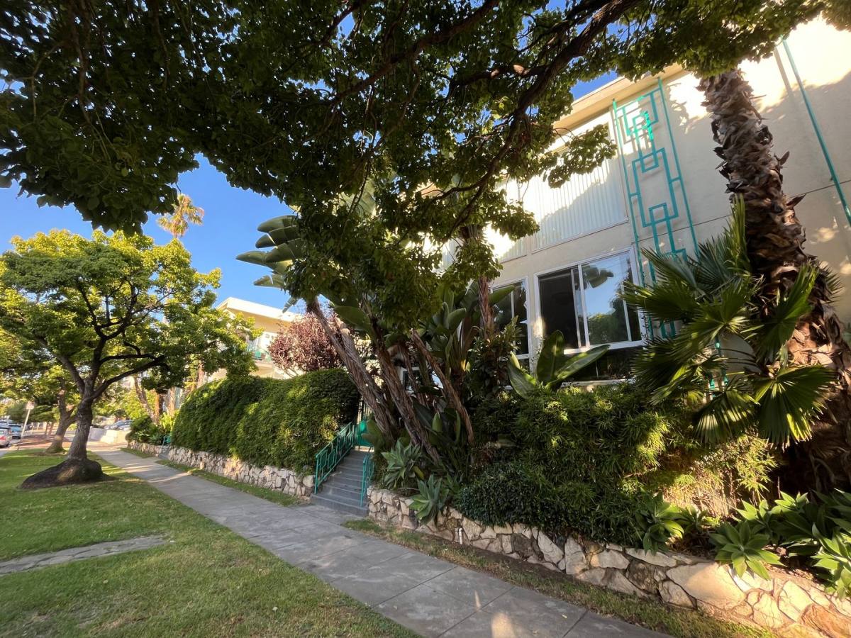Apartment for rent at 825 Washington Ave, Santa Monica, CA 90403