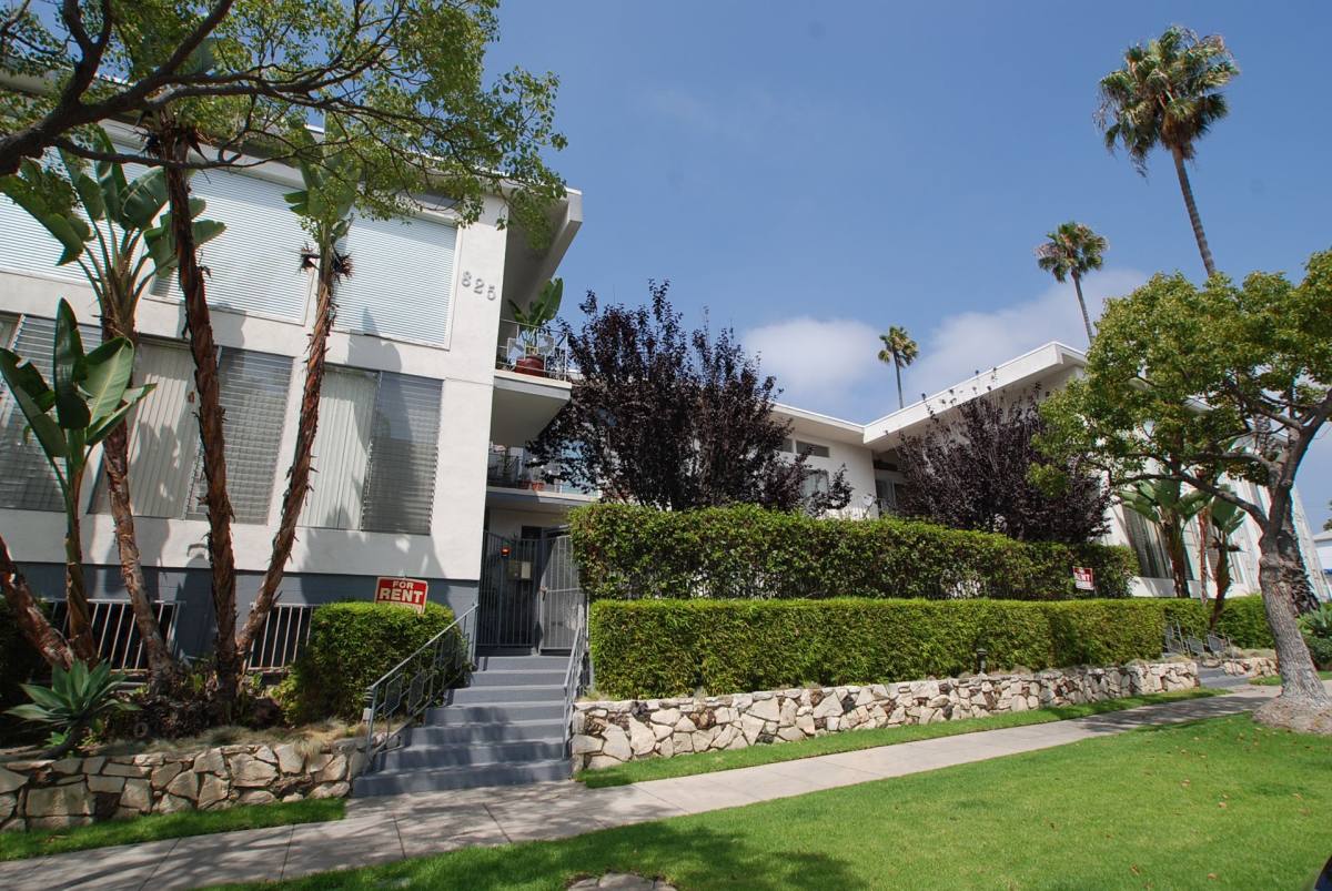 Apartment for rent at 825 Washington Ave, Santa Monica, CA 90403