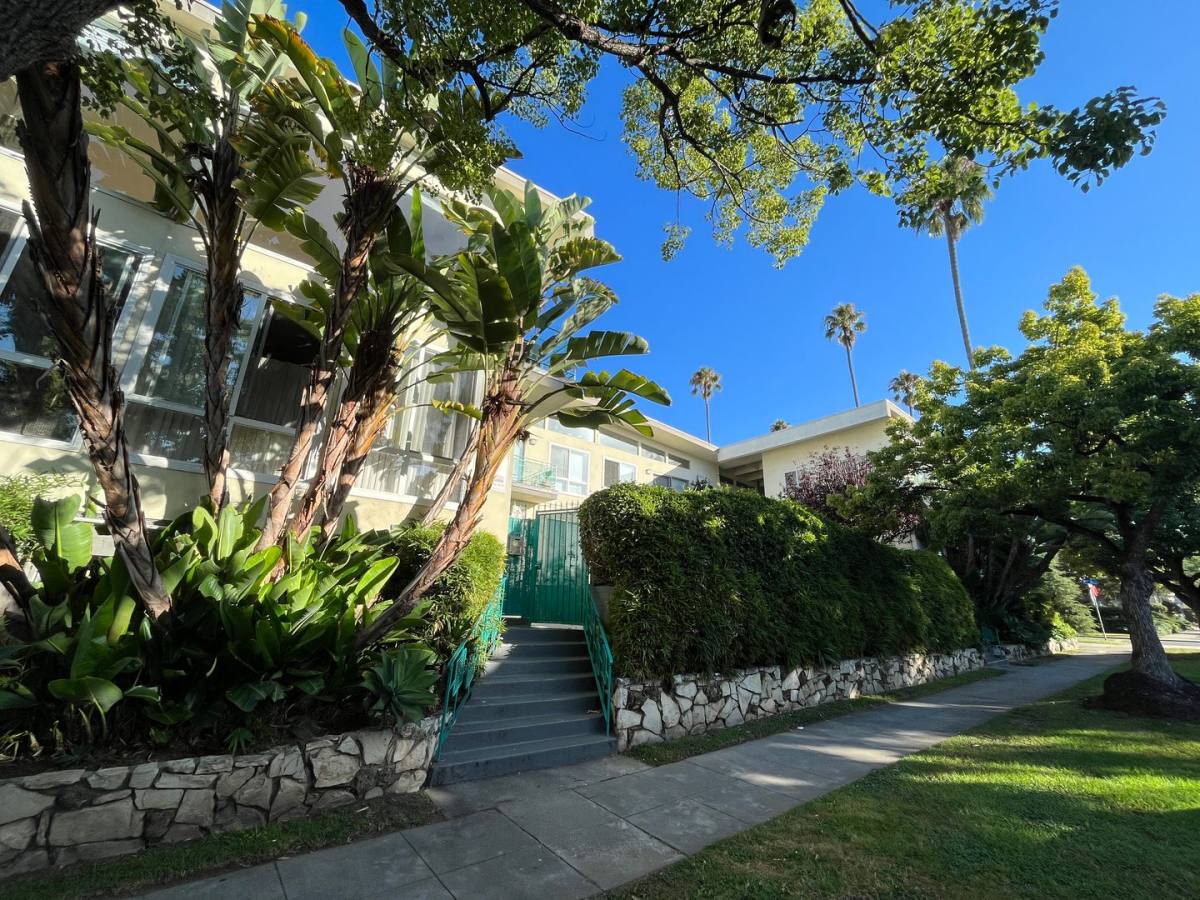 Apartment for rent at 825 Washington Ave, Santa Monica, CA 90403