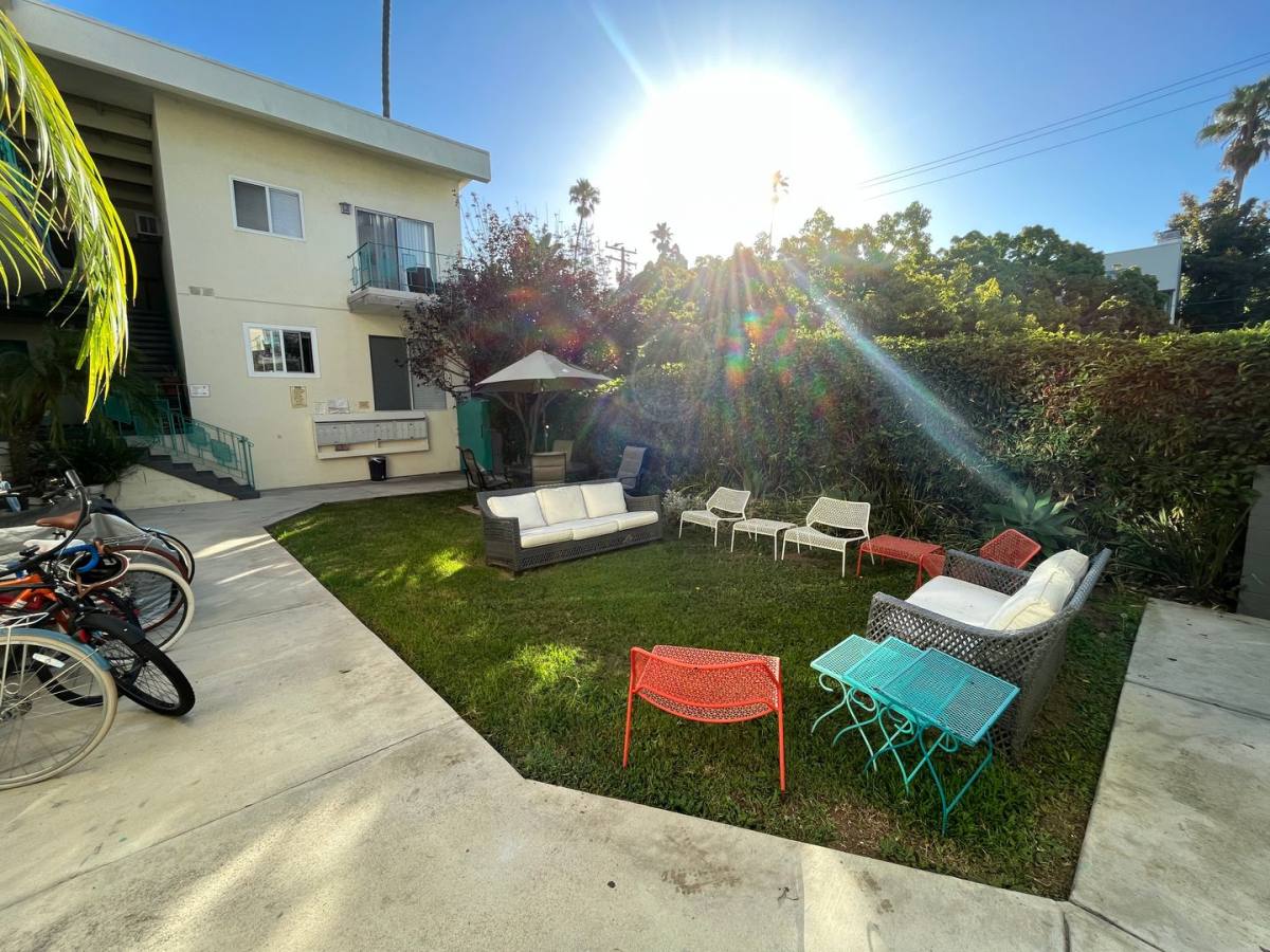 Apartment for rent at 825 Washington Ave, Santa Monica, CA 90403