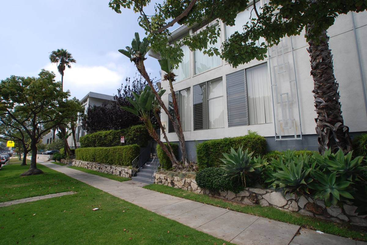 Apartment for rent at 825 Washington Ave, Santa Monica, CA 90403