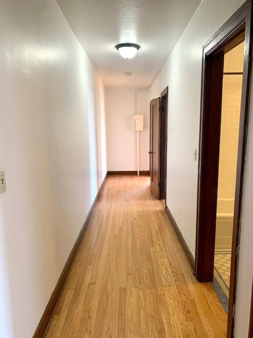 Apartment for rent at 903 Bellevue Place E, Seattle, WA 98102