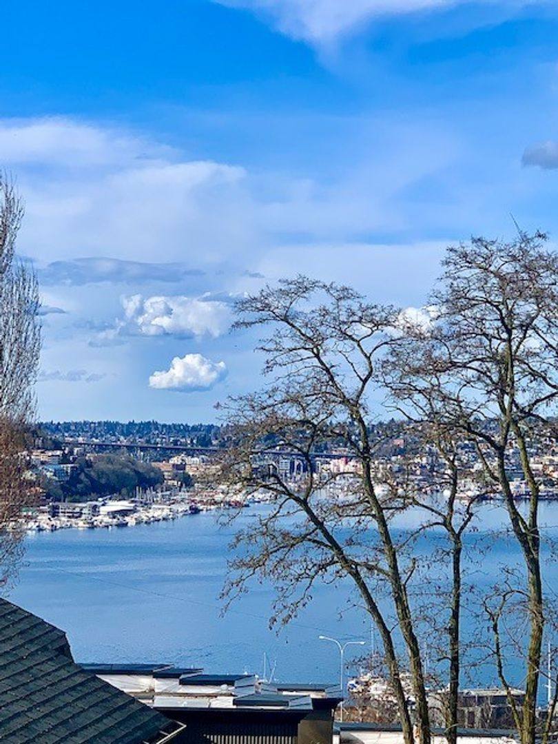 Apartment for rent at 903 Bellevue Place E, Seattle, WA 98102