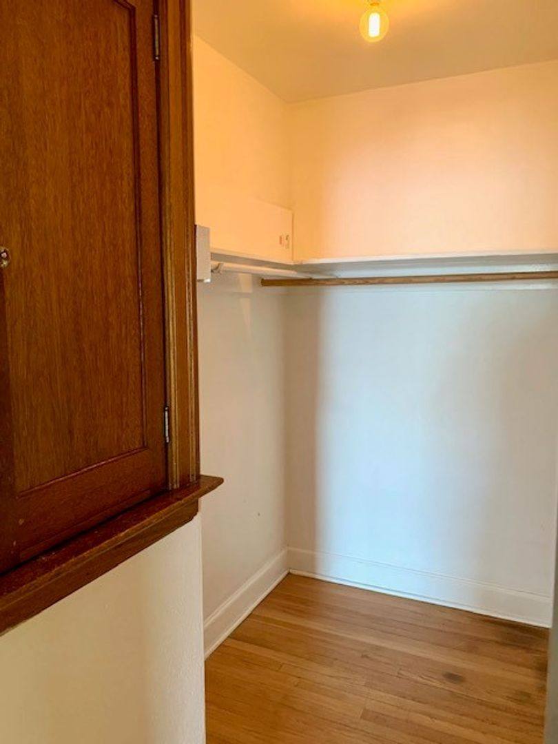 Apartment for rent at 903 Bellevue Place E, Seattle, WA 98102