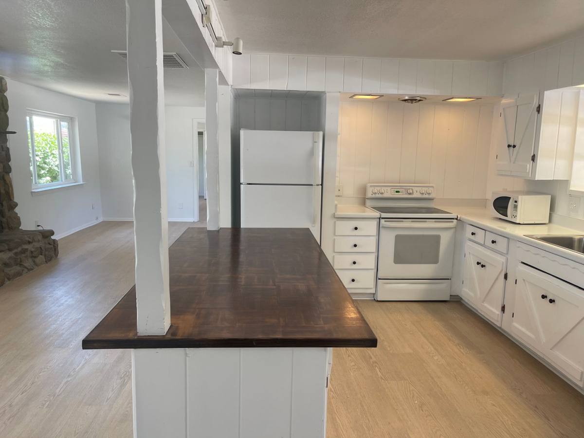House for rent at 19510 Banducci Rd, Tehachapi, CA 93561