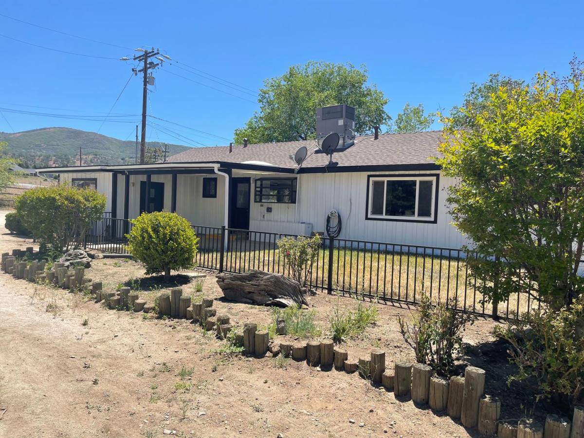 House for rent at 19510 Banducci Rd, Tehachapi, CA 93561