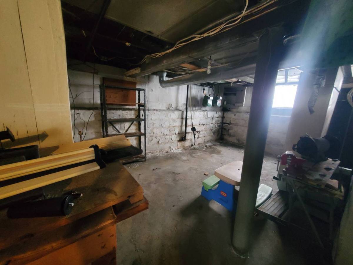 Apartment for rent at 2833 E 127th St, Cleveland, OH 44120
