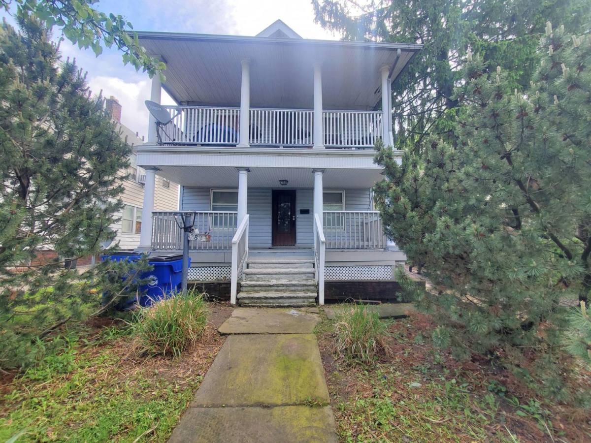 Apartment for rent at 2833 E 127th St, Cleveland, OH 44120