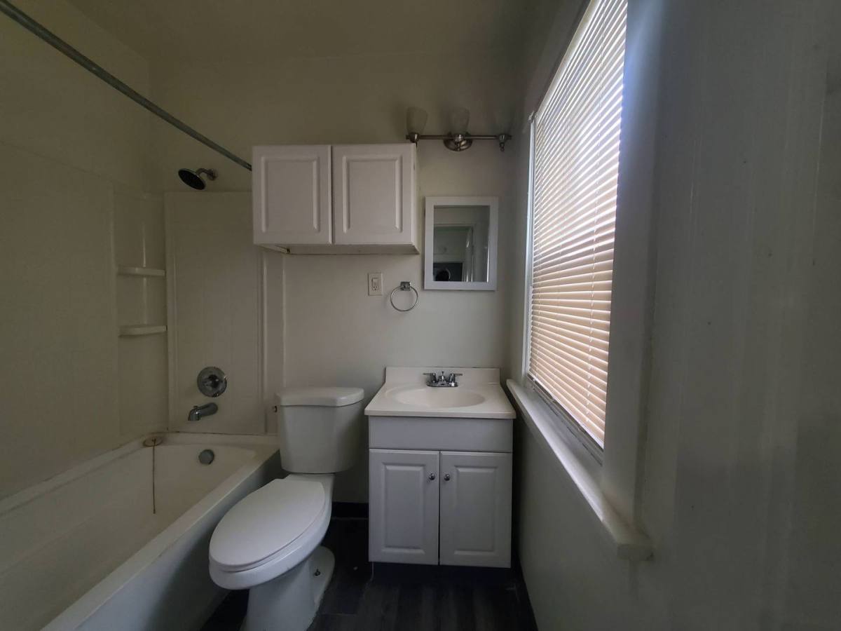 Apartment for rent at 2833 E 127th St, Cleveland, OH 44120
