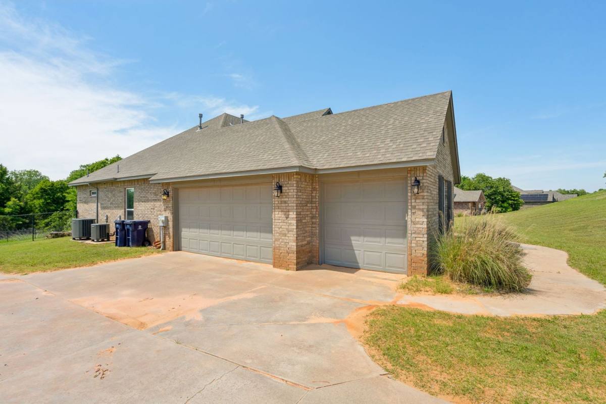House for rent at 5709 Asheville Way, Choctaw, OK 73020