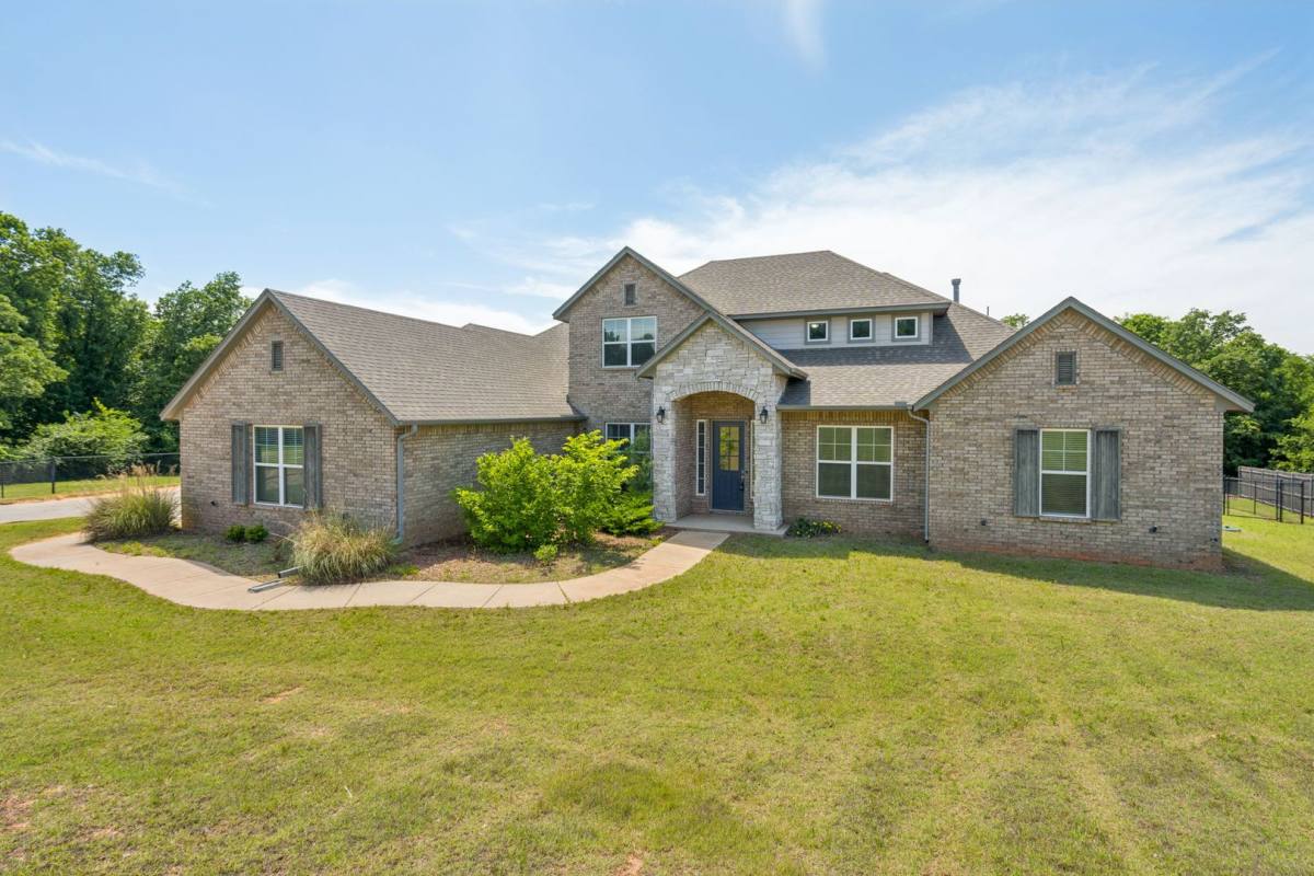 House for rent at 5709 Asheville Way, Choctaw, OK 73020