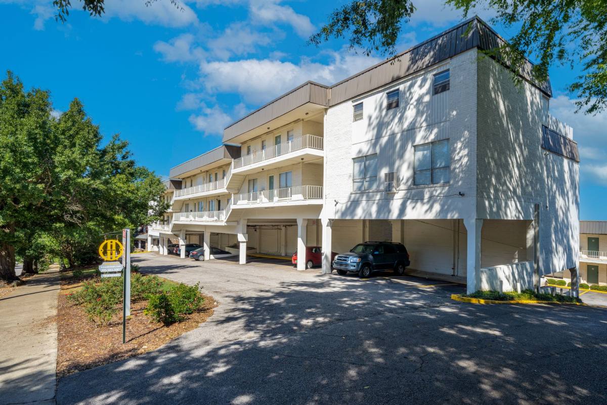 Apartment for rent at 3400 Cliff Rd, Birmingham, AL 35205